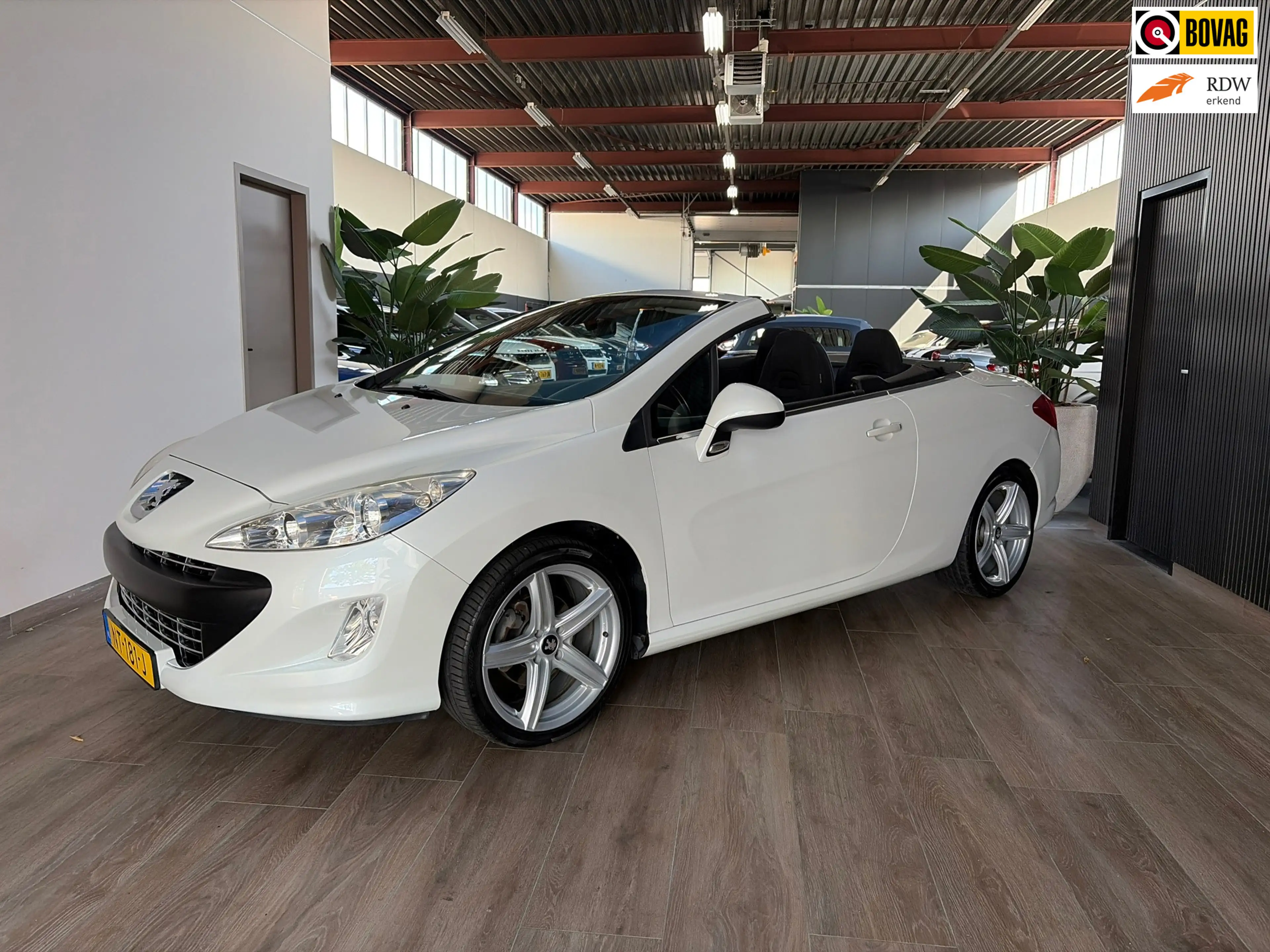 Peugeot 308 CC 1.6 VTi Sport, zeer nette staat en mooie KM-sta