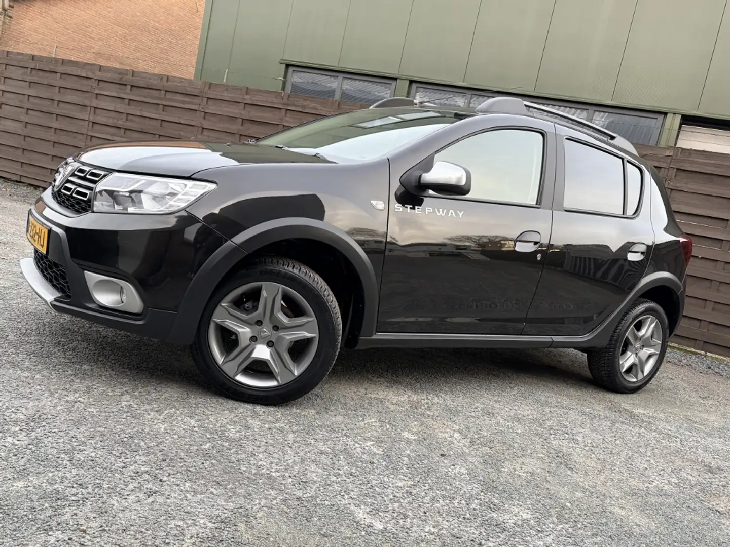 Dacia Sandero 0.9 TCe SL Stepway / Automaat / Camera / Airco Zwart - 2