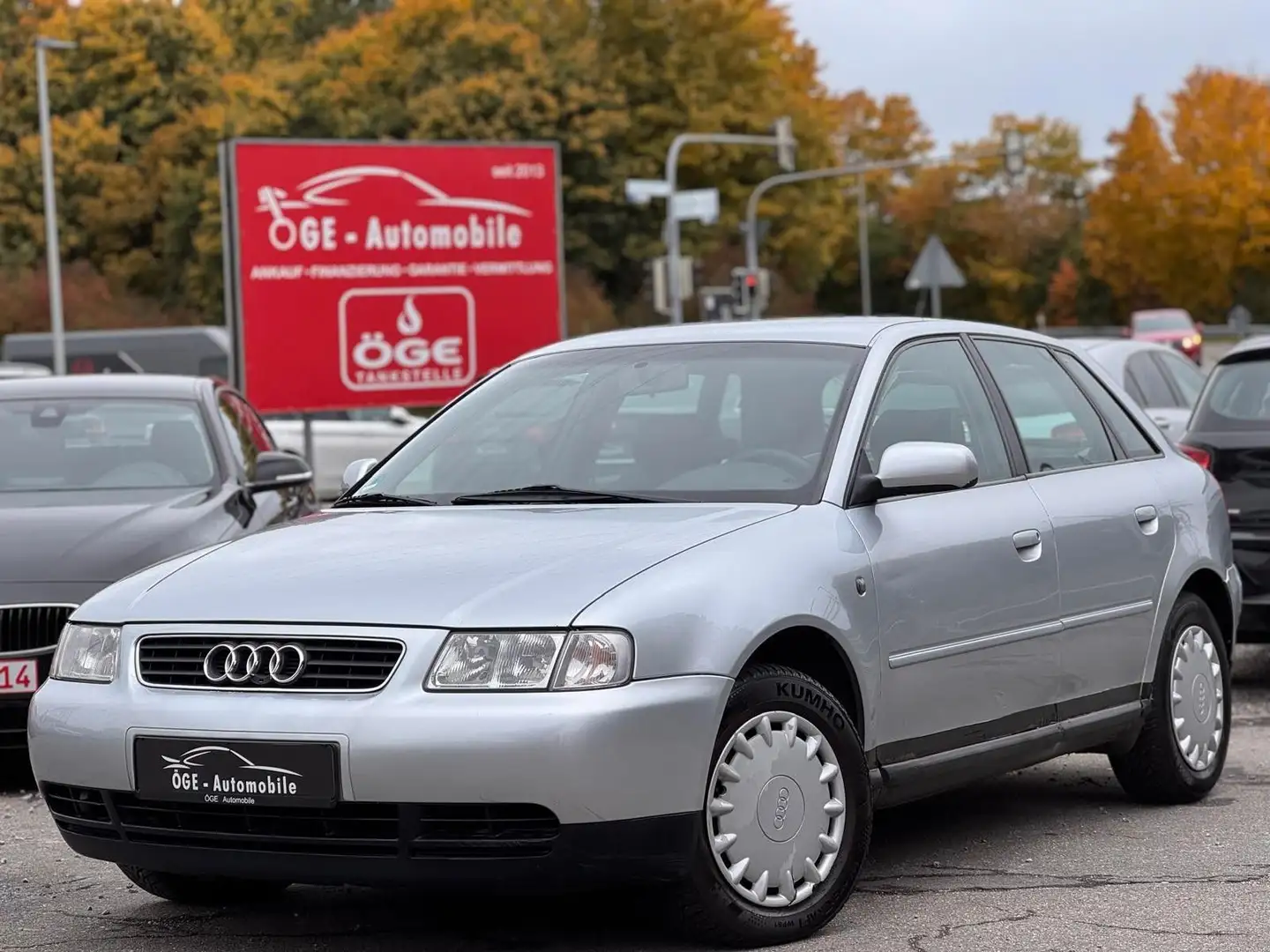 Audi A3 1.8 8L Ambition TÜV/Leder/Sitzh./2.Hand/4-trg Silber - 1