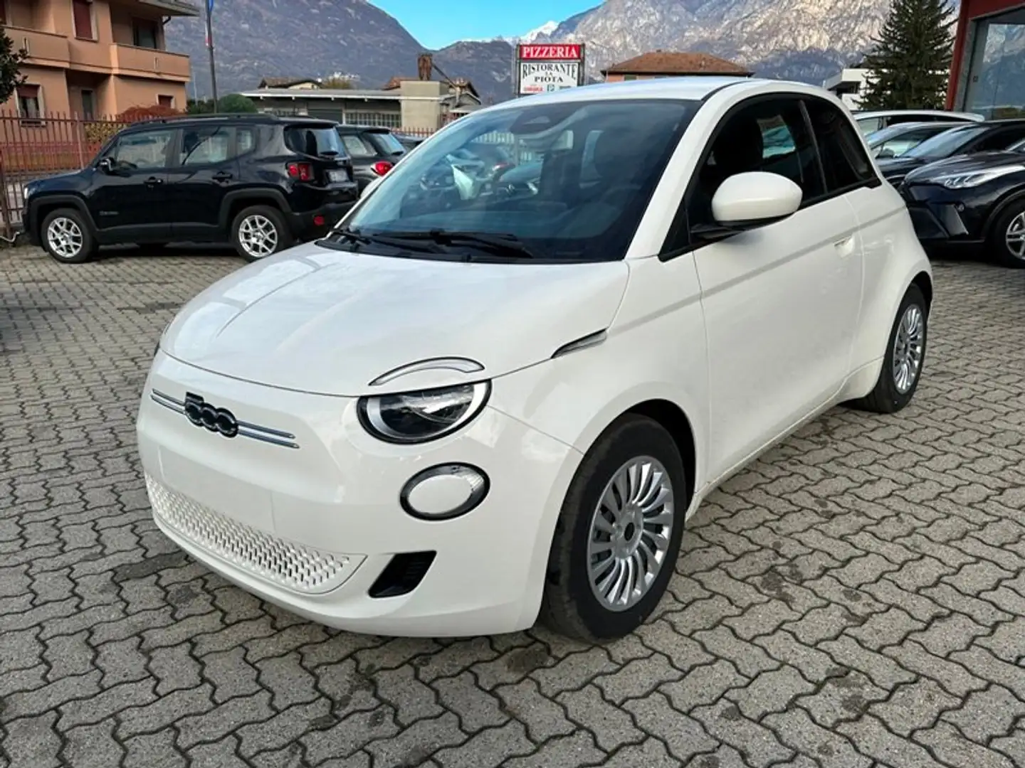 Fiat 500e 42 kWh ACTION KM 0 -2.000,00€ CON ROTTAMAZIONE Bianco - 1