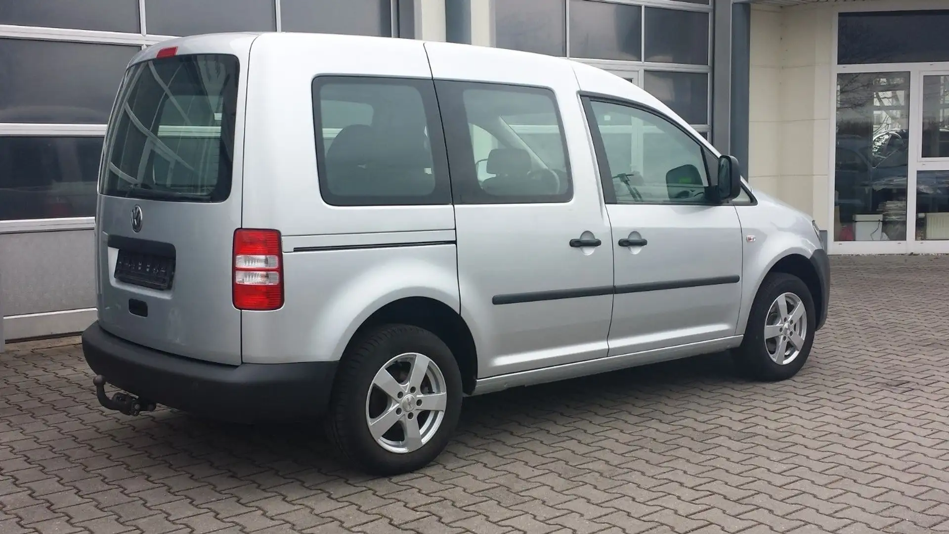 Volkswagen Caddy Kombi 2,0 DSG Climatronic Sitzheizung TÜV Silber - 2