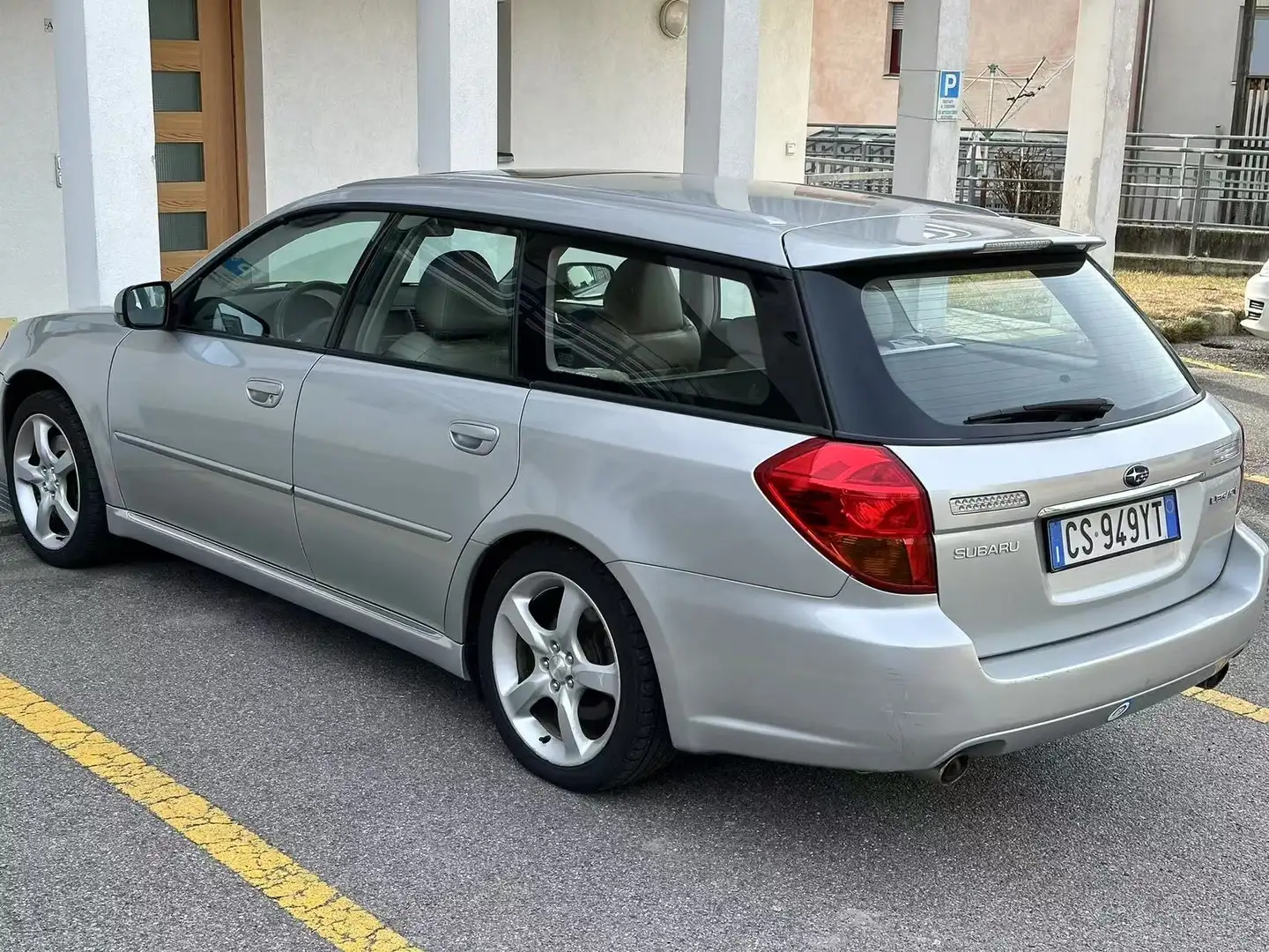 Subaru Legacy SW 3.0r auto - 1