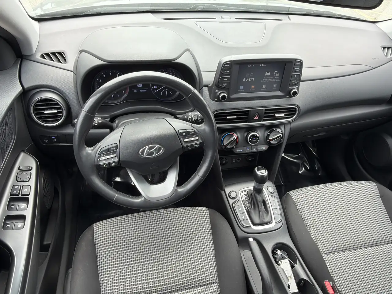 Hyundai KONA снимка Hyundai KONA