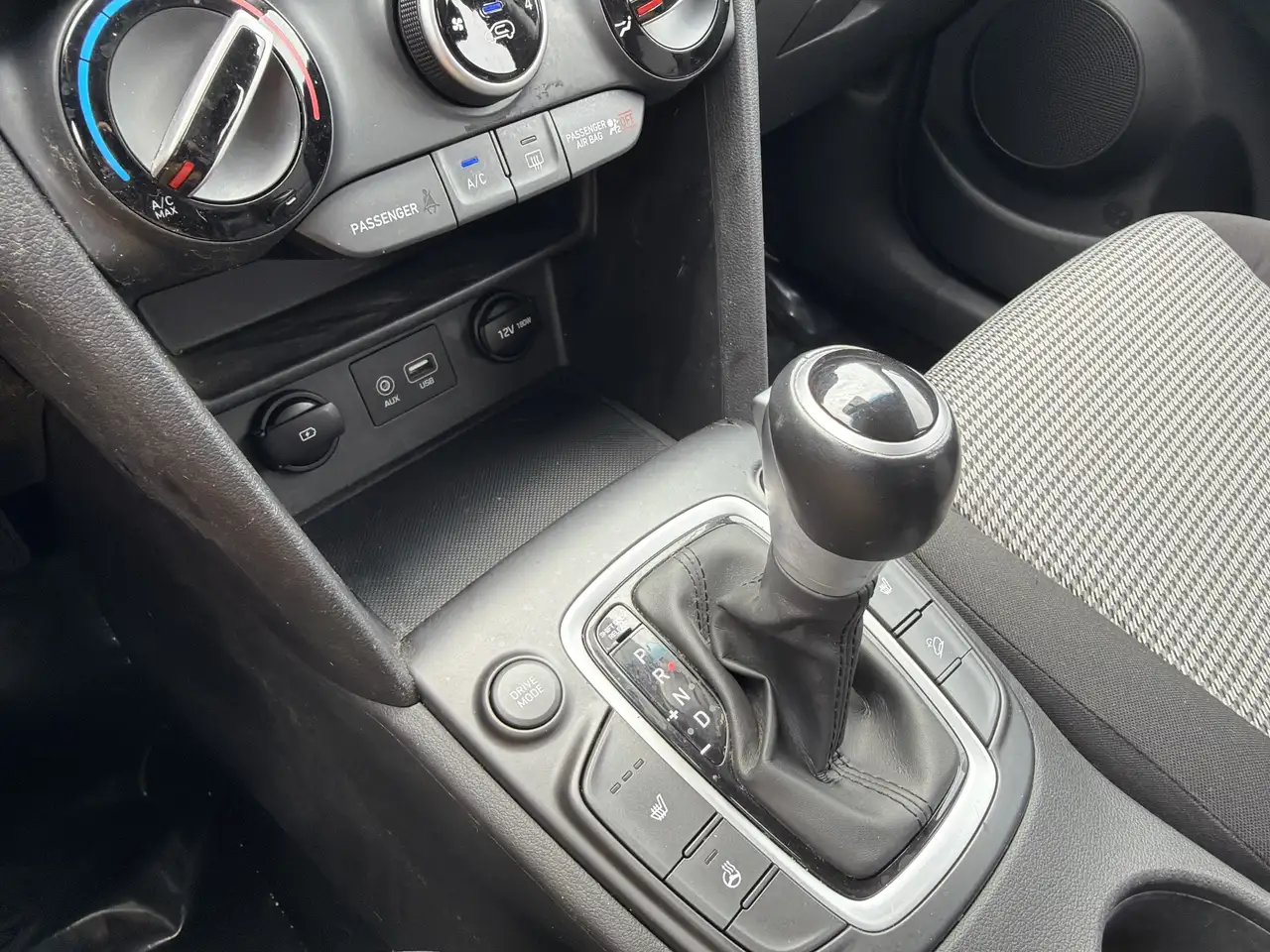 Hyundai KONA снимка Hyundai KONA