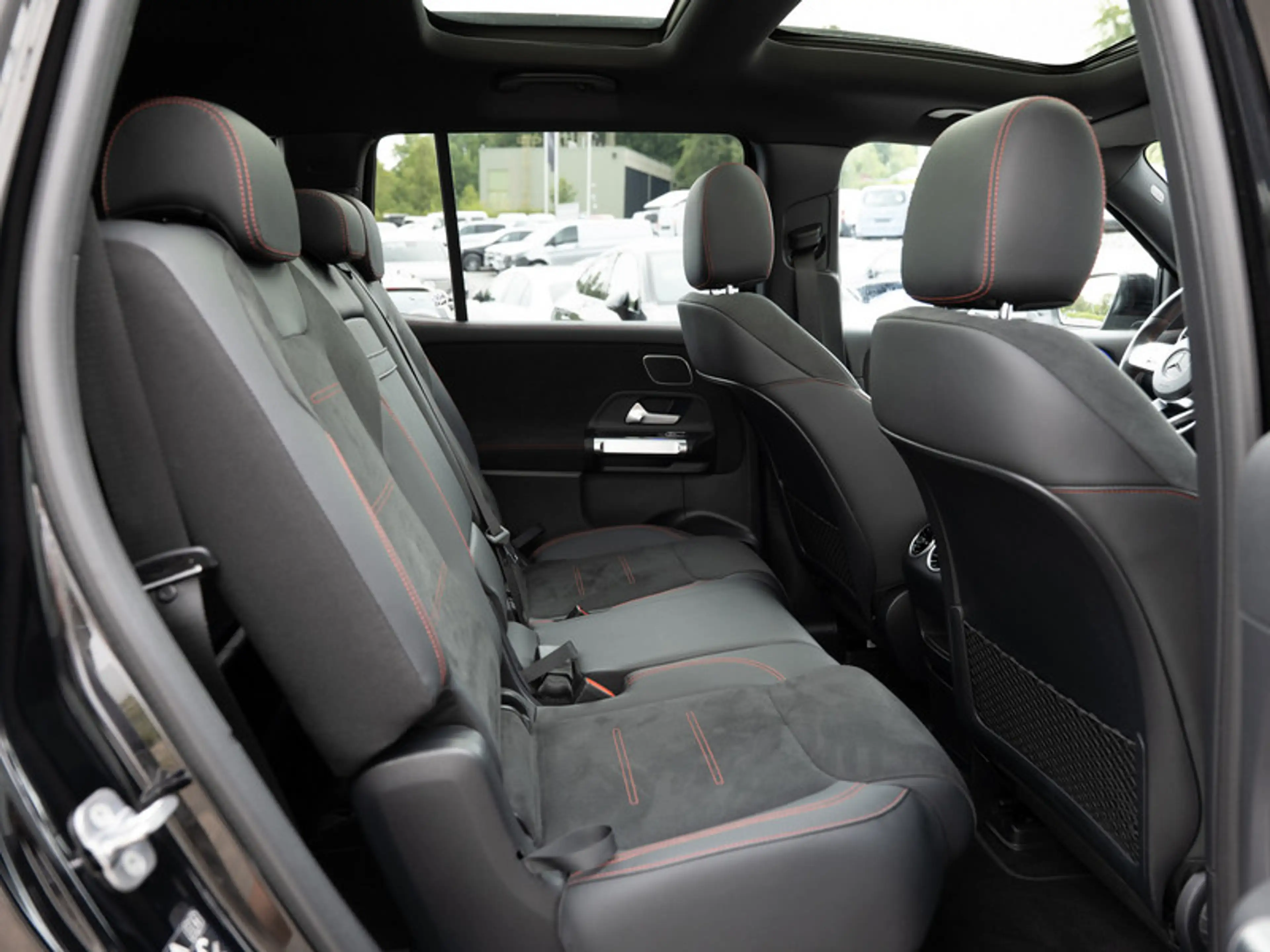 Mercedes-Benz EQB 250 AMG-Sport/Pano/Burm/Distr/Night/7Sitzer — photo 5