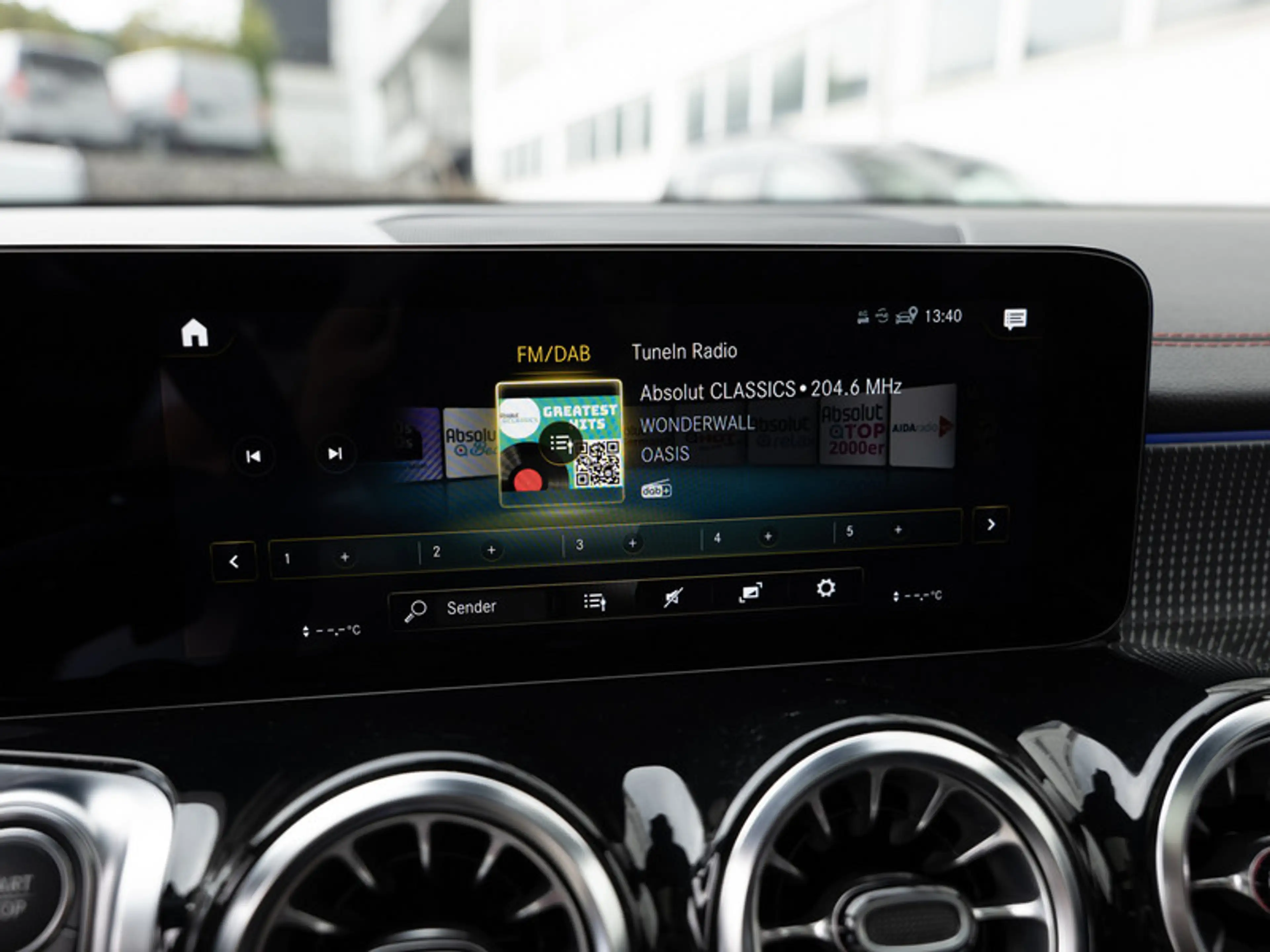 Mercedes-Benz EQB 250 AMG-Sport/Pano/Burm/Distr/Night/7Sitzer — photo 11