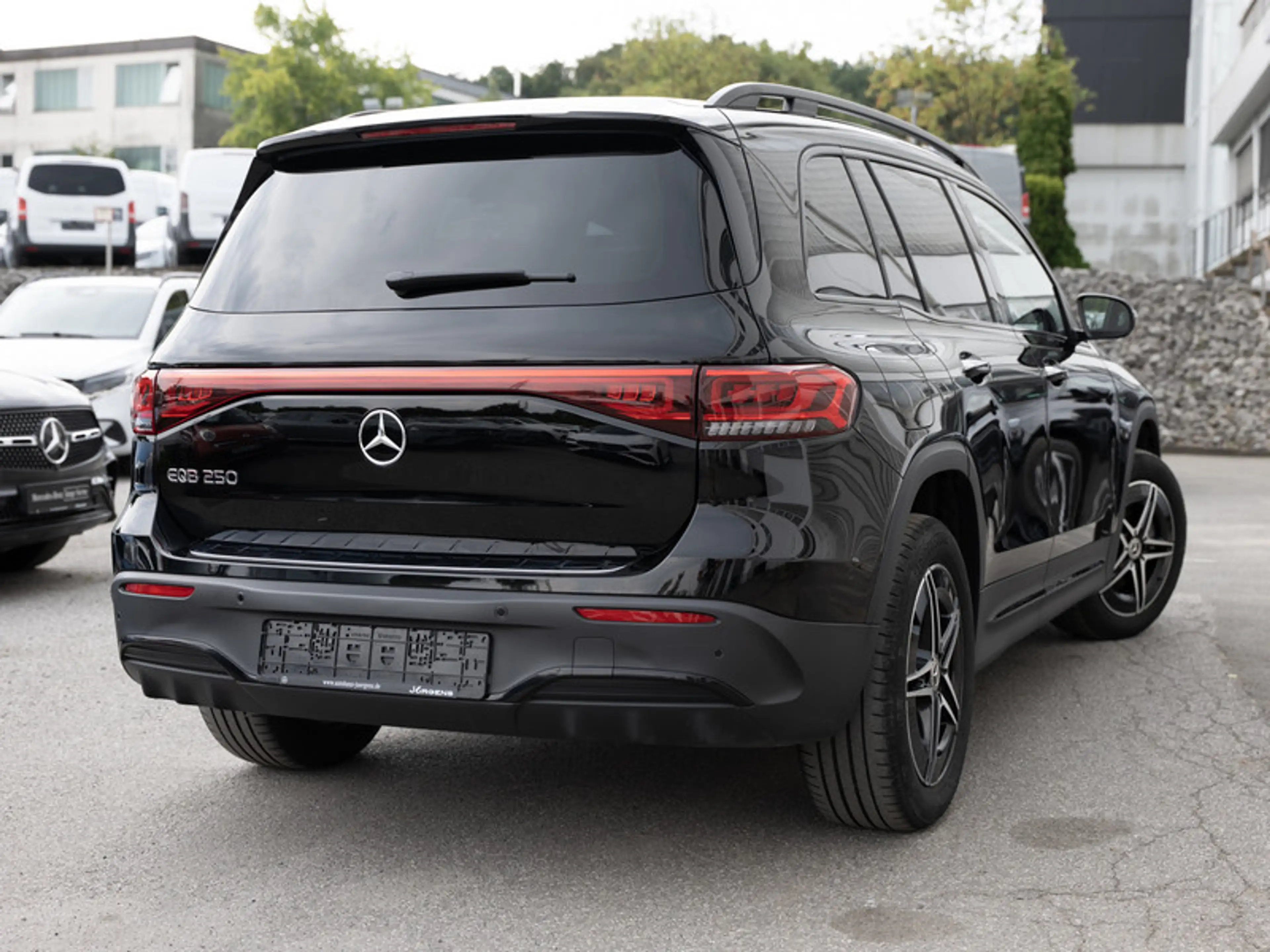 Mercedes-Benz EQB 250 AMG-Sport/Pano/Burm/Distr/Night/7Sitzer — photo 4