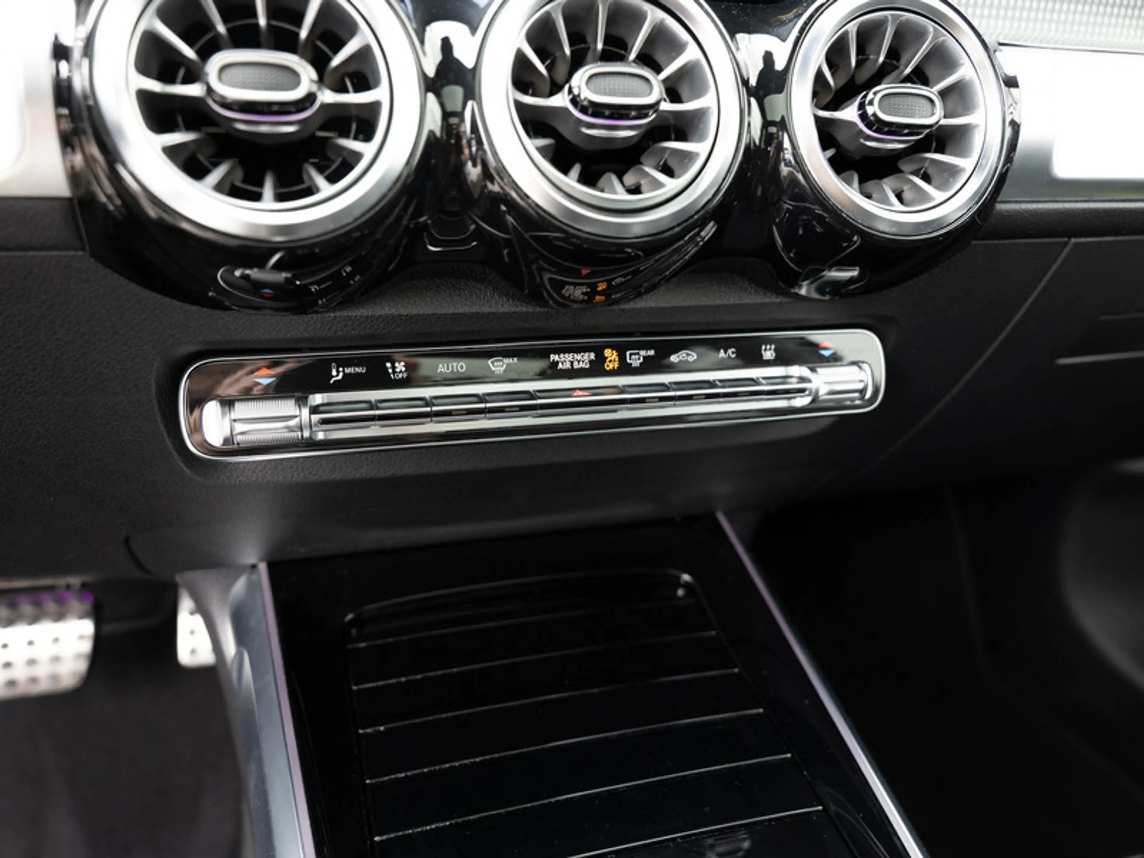 Mercedes-Benz EQB 250 AMG-Sport/Pano/Burm/Distr/Night/7Sitzer — photo 15