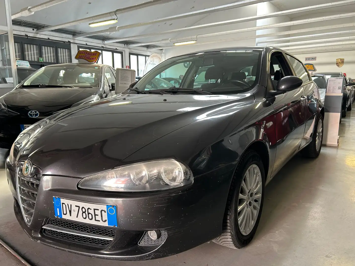 Alfa Romeo 147 147 5p 1.6 ts 16v Distinctive c/esp 105cv Nero - 1
