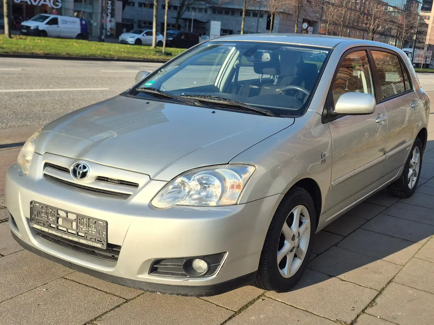 Toyota Corolla 1.6 Sol / Compact Grau - 1