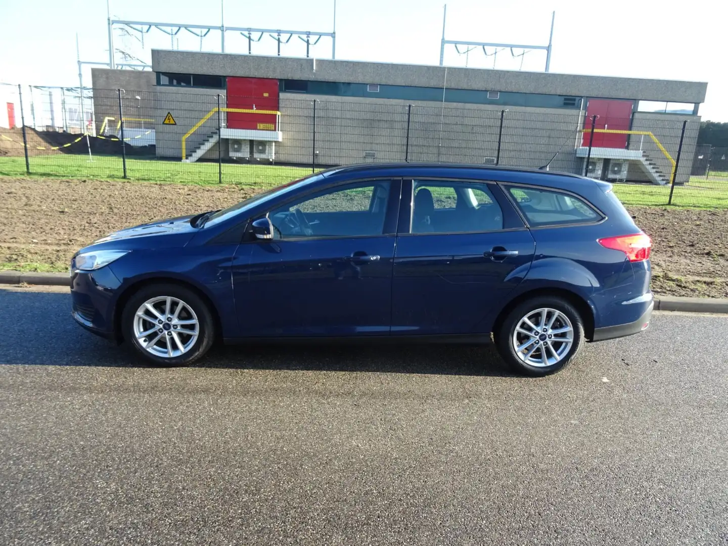 Ford Focus Wagon 1.0 Trend Edition Blau - 2