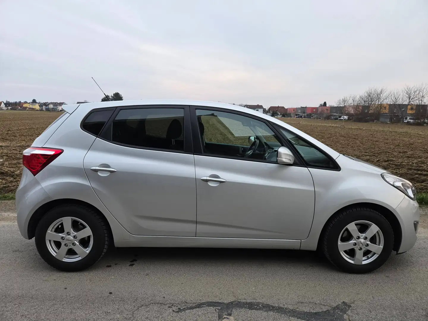 Hyundai iX20 iX20 1,4 CVVT Life Life Grau - 1