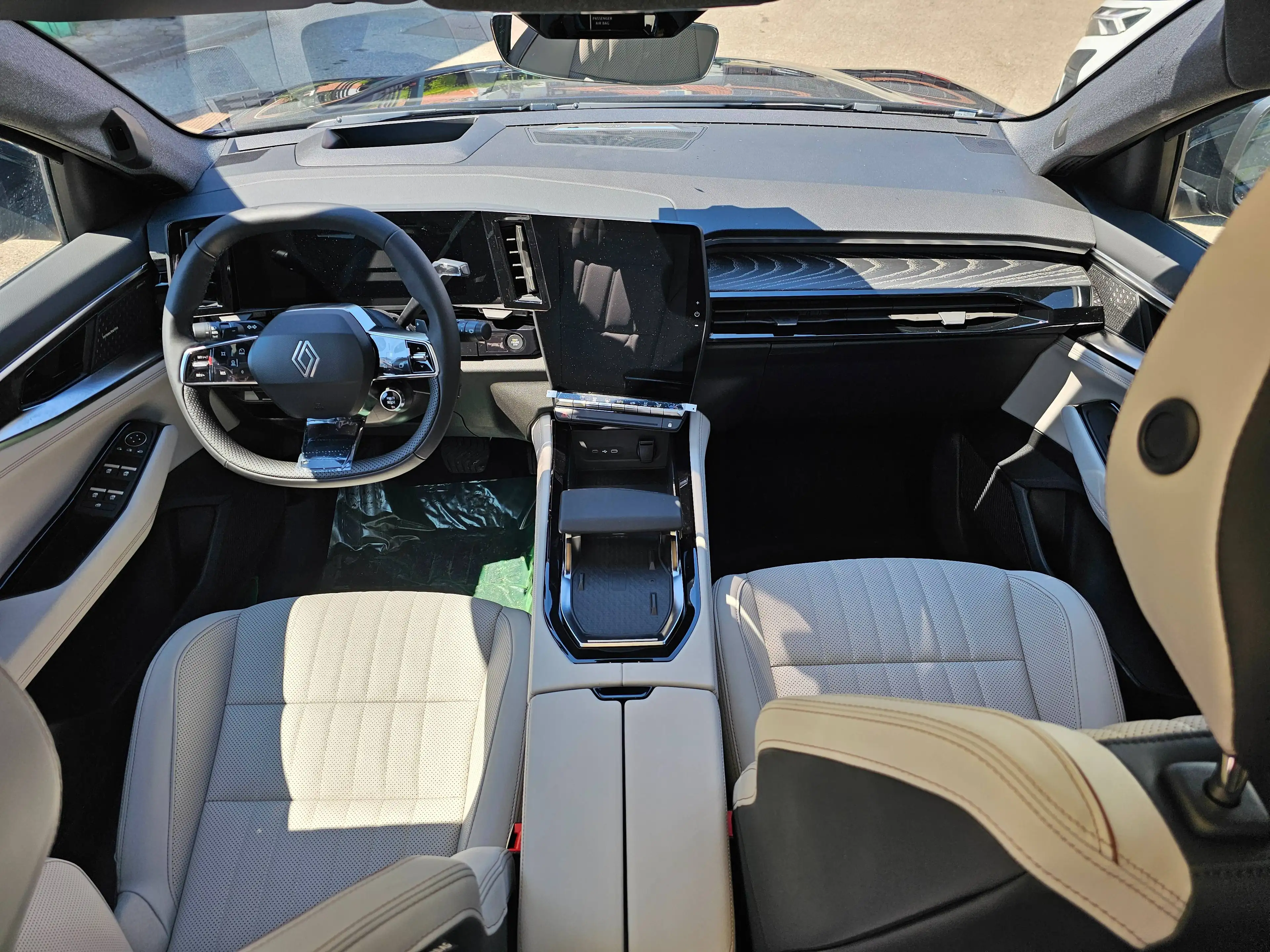 Renault Espace Iconic Full Hybrid E-Tech 200 5-Sitzer — photo 9
