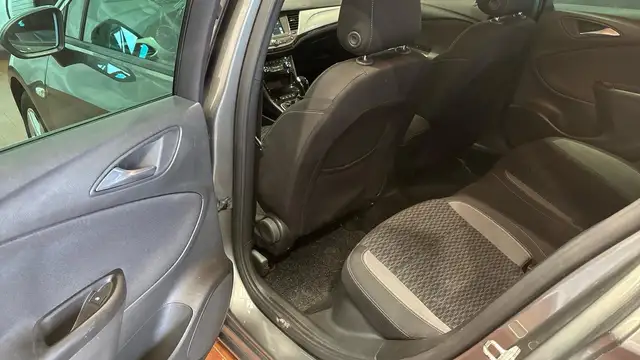 Opel Astra view 15