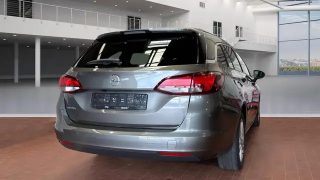 Opel Astra view 3