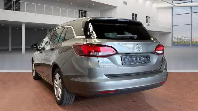 Opel Astra view 6