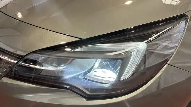 Opel Astra view 7