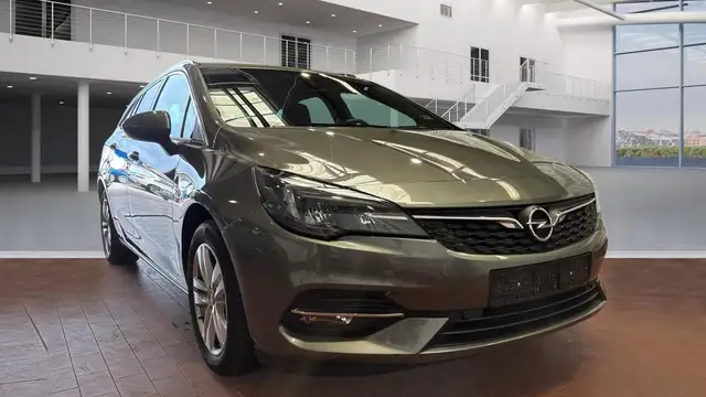 Opel Astra view 2