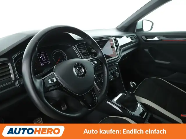 Volkswagen T-Roc view 11