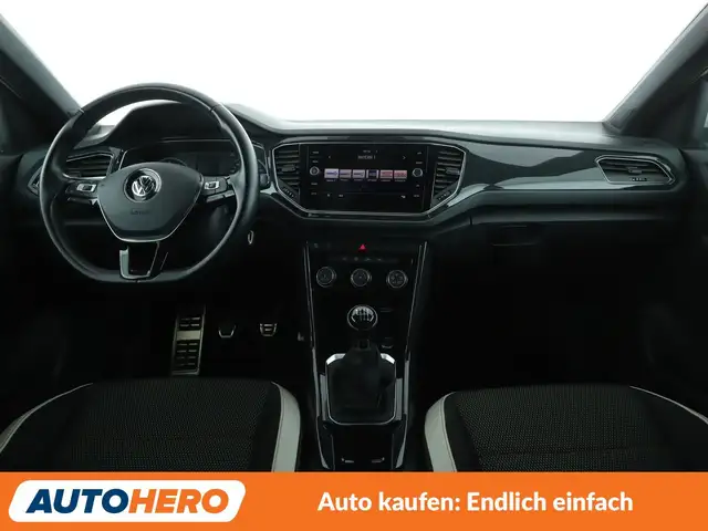 Volkswagen T-Roc view 12