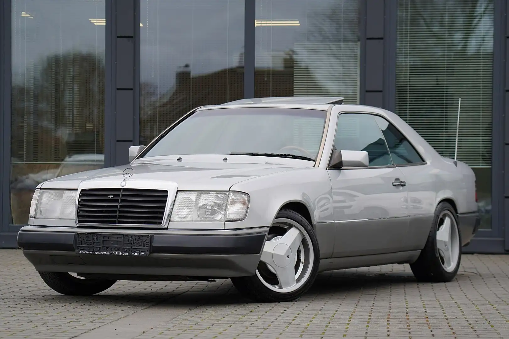 Mercedes-Benz 230 CE OLDTIMER Argintiu - 1