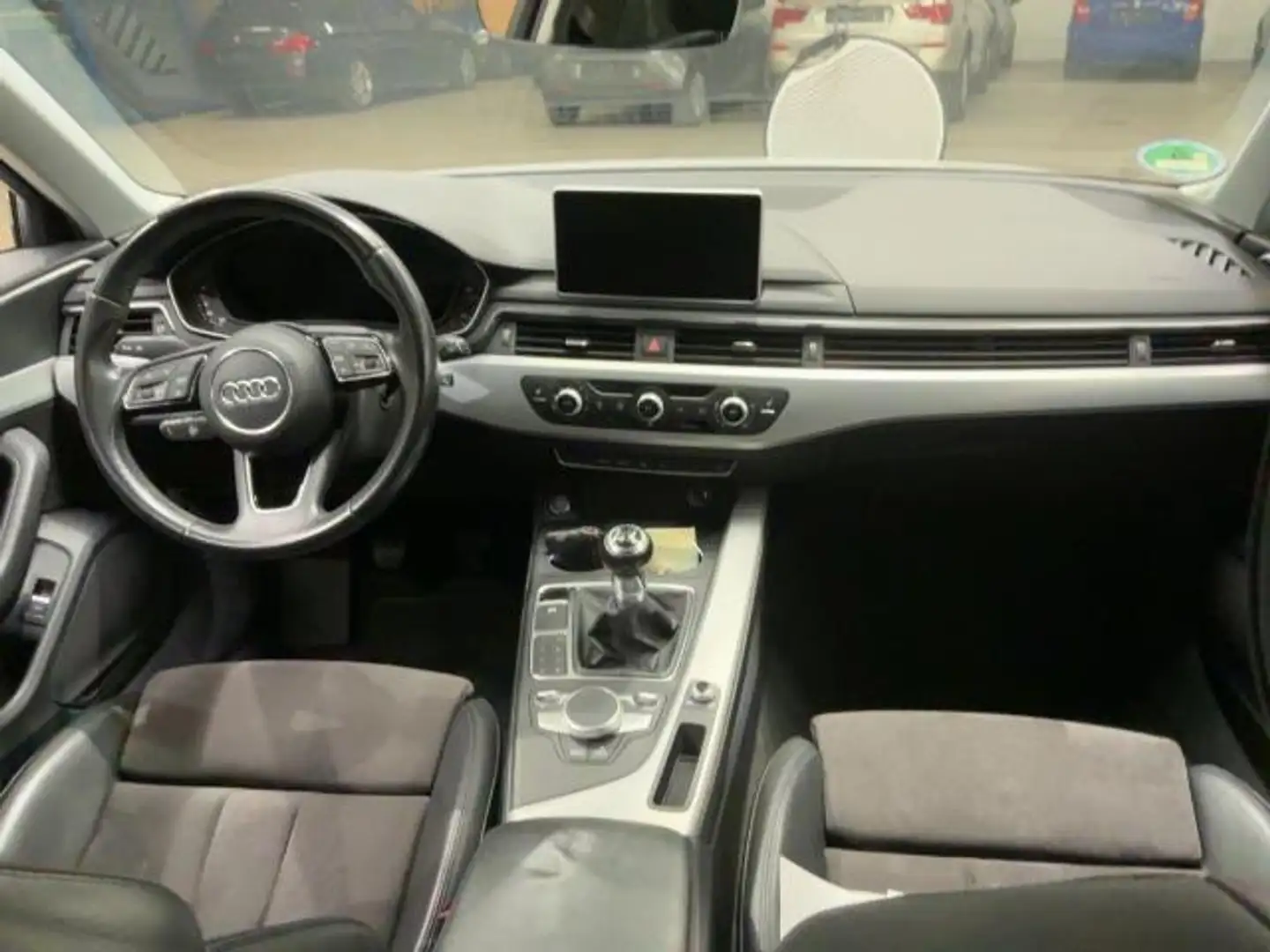 Audi A4 Avant 2.0 TDI 150CV Sport Weiß - 2