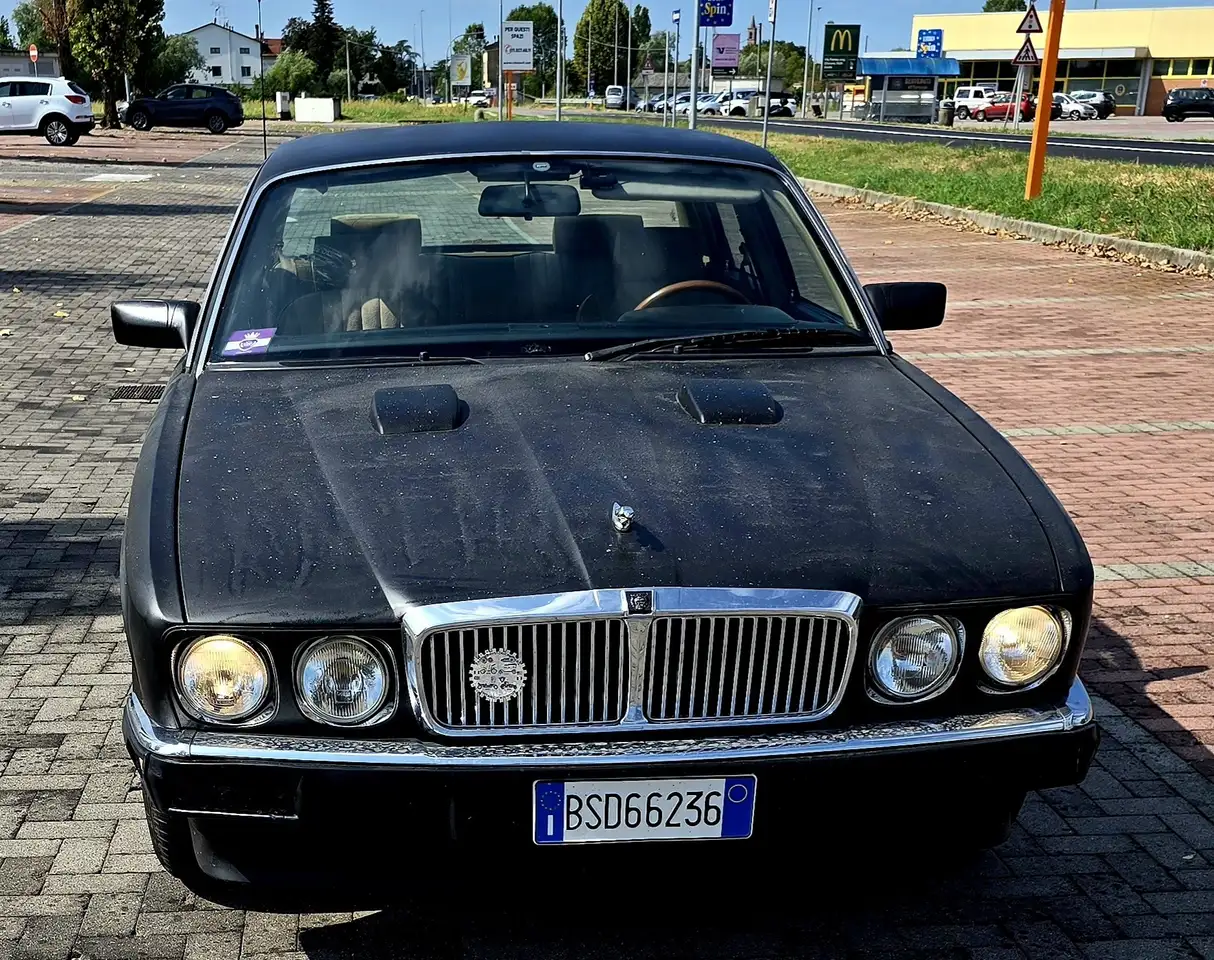 Jaguar XJ6 3.2, foto 2