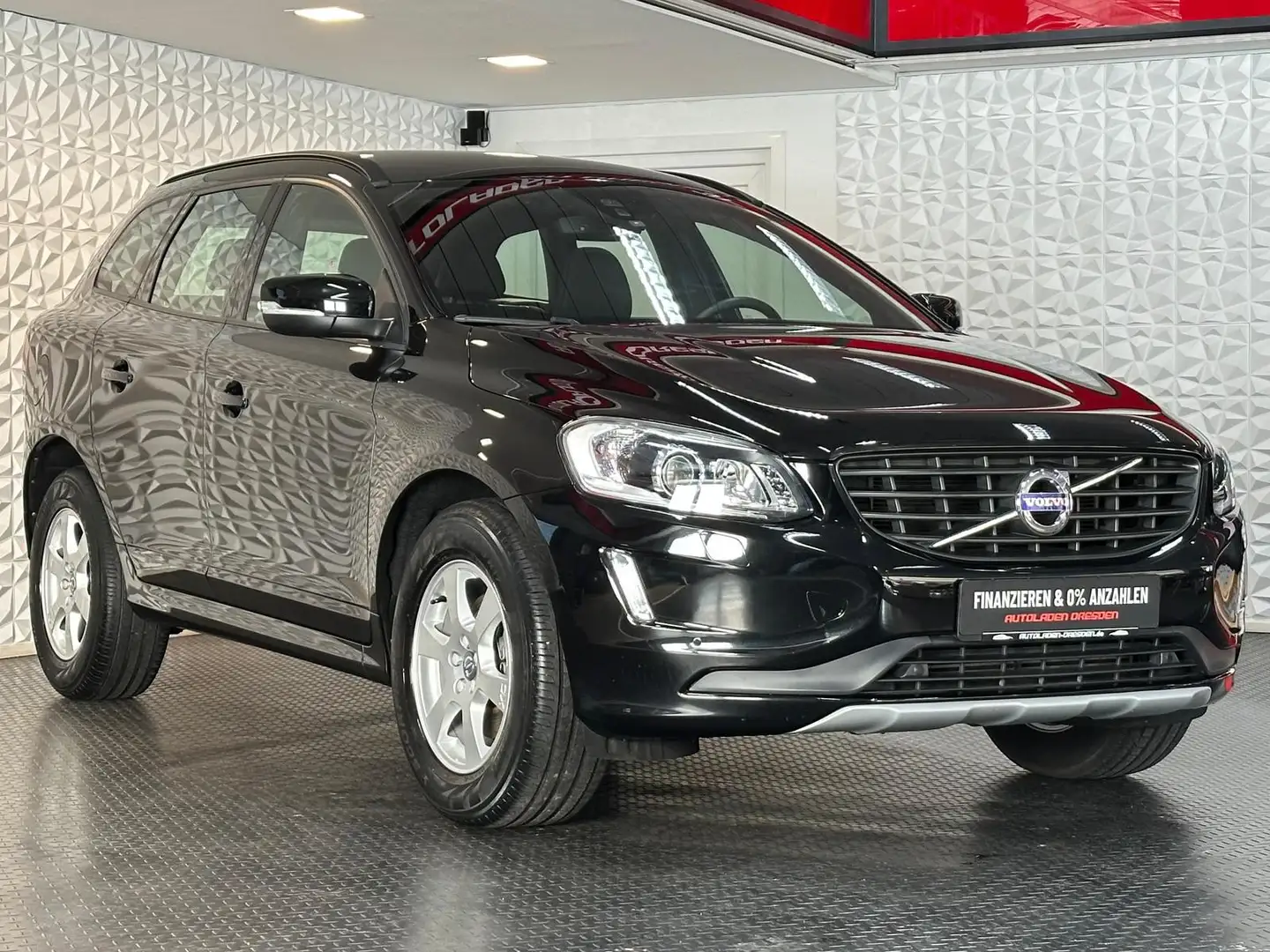 Volvo XC60 D4 KINETIC 2WD* XENON#AHK#SHZ#FH#NAVI#TEMPO Schwarz - 2