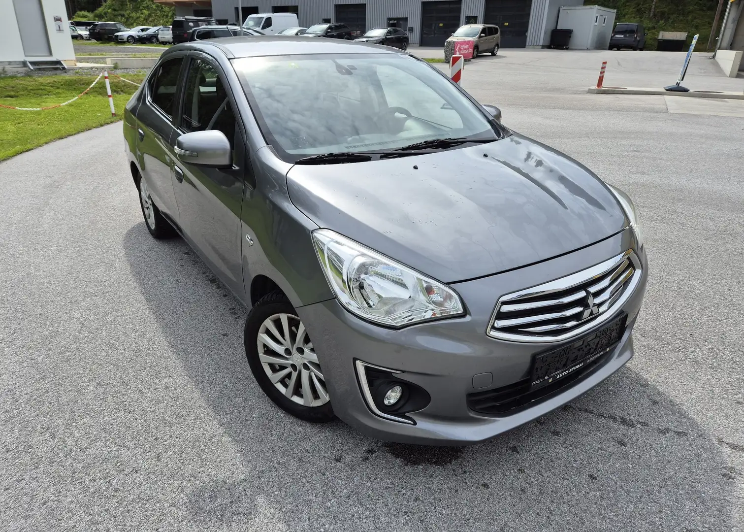 Mitsubishi Attrage 1,2 MIVEC Intense Szürke - 2
