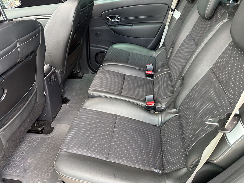 Renault Grand Scenic Grand Scénic dCi 110 EDC Bose Edition — photo 13