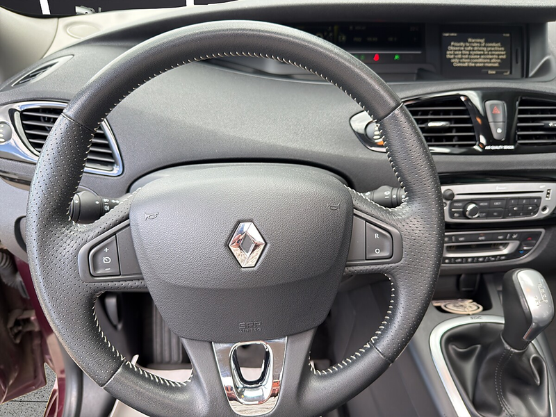 Renault Grand Scenic Grand Scénic dCi 110 EDC Bose Edition — photo 10