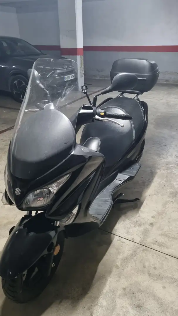 Suzuki Burgman 125 UH125 Negru - 1