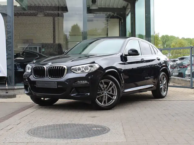 BMW X4 xDrive20dA M Sport / CAM / BLINDSPOT / CARPLAY ++