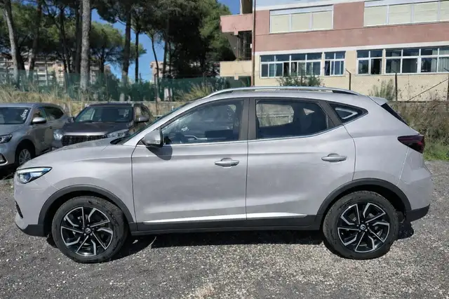 MG ZS view 4