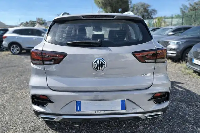 MG ZS view 3
