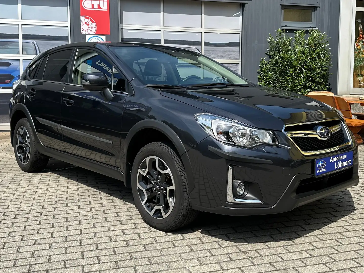 Subaru XV 2.0i Lineartronic Active Šedá - 1
