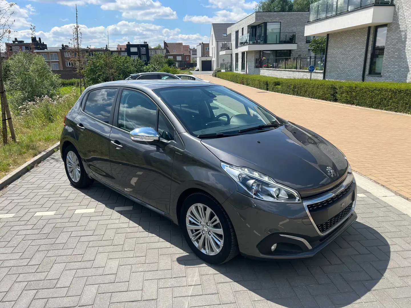 Peugeot 208 1.2i-GPS-AIRCO-JANTES + CARNET COMPLET ! Grijs - 2