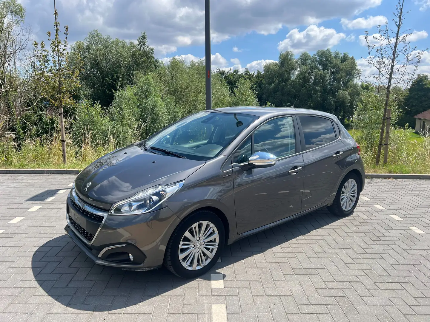 Peugeot 208 1.2i-GPS-AIRCO-JANTES + CARNET COMPLET ! Grijs - 1