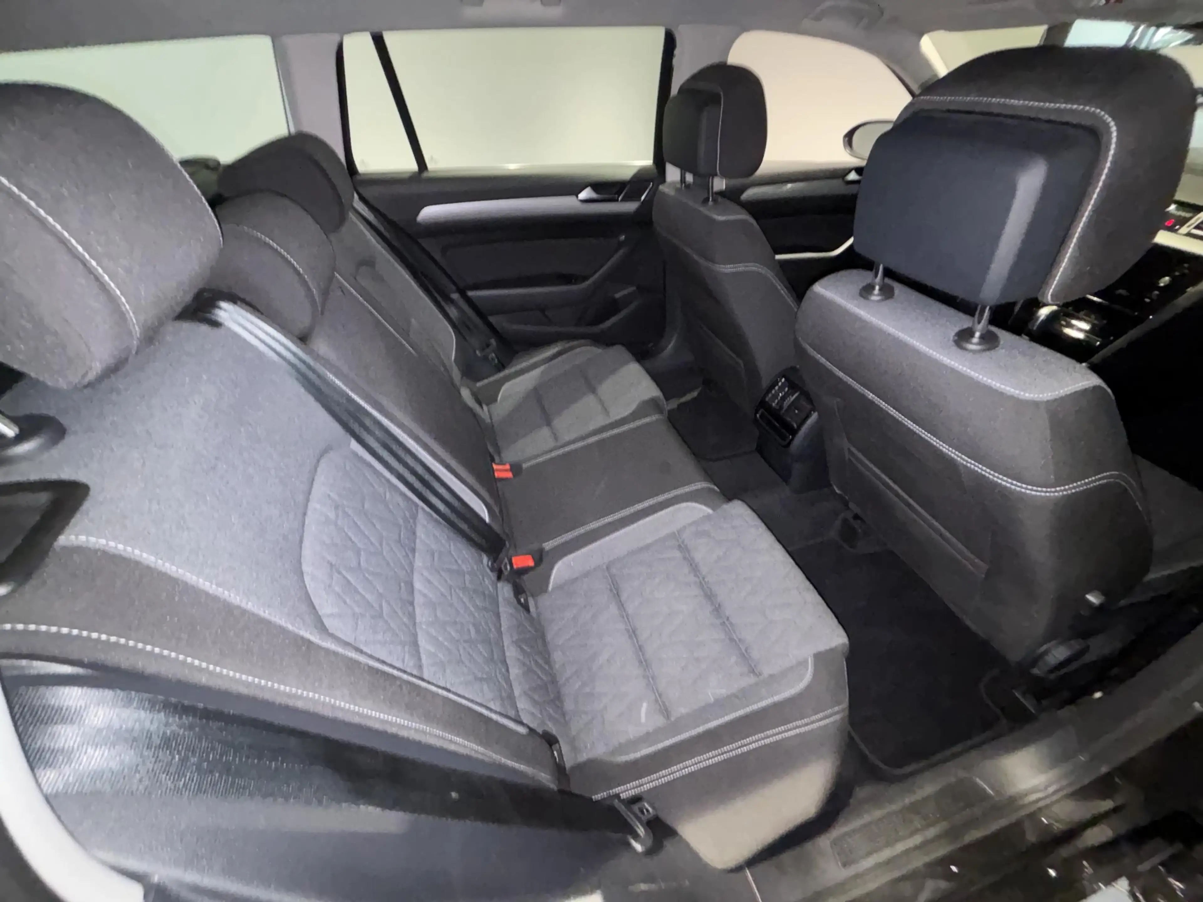 Volkswagen Passat Variant 1.5 TSI Business | Adaptieve cruise control | Acht — photo 8