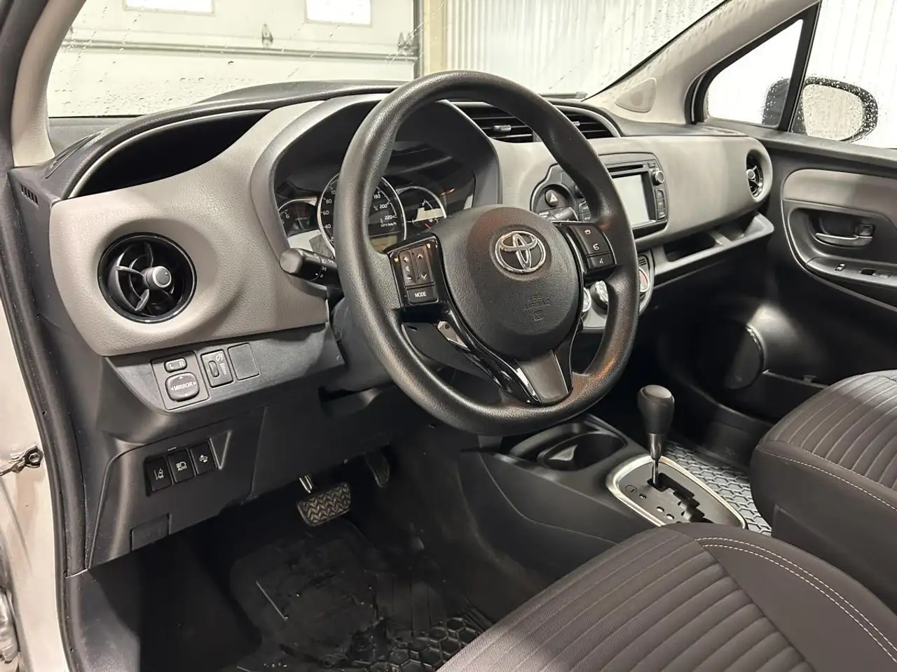 Toyota Yaris снимка Toyota Yaris