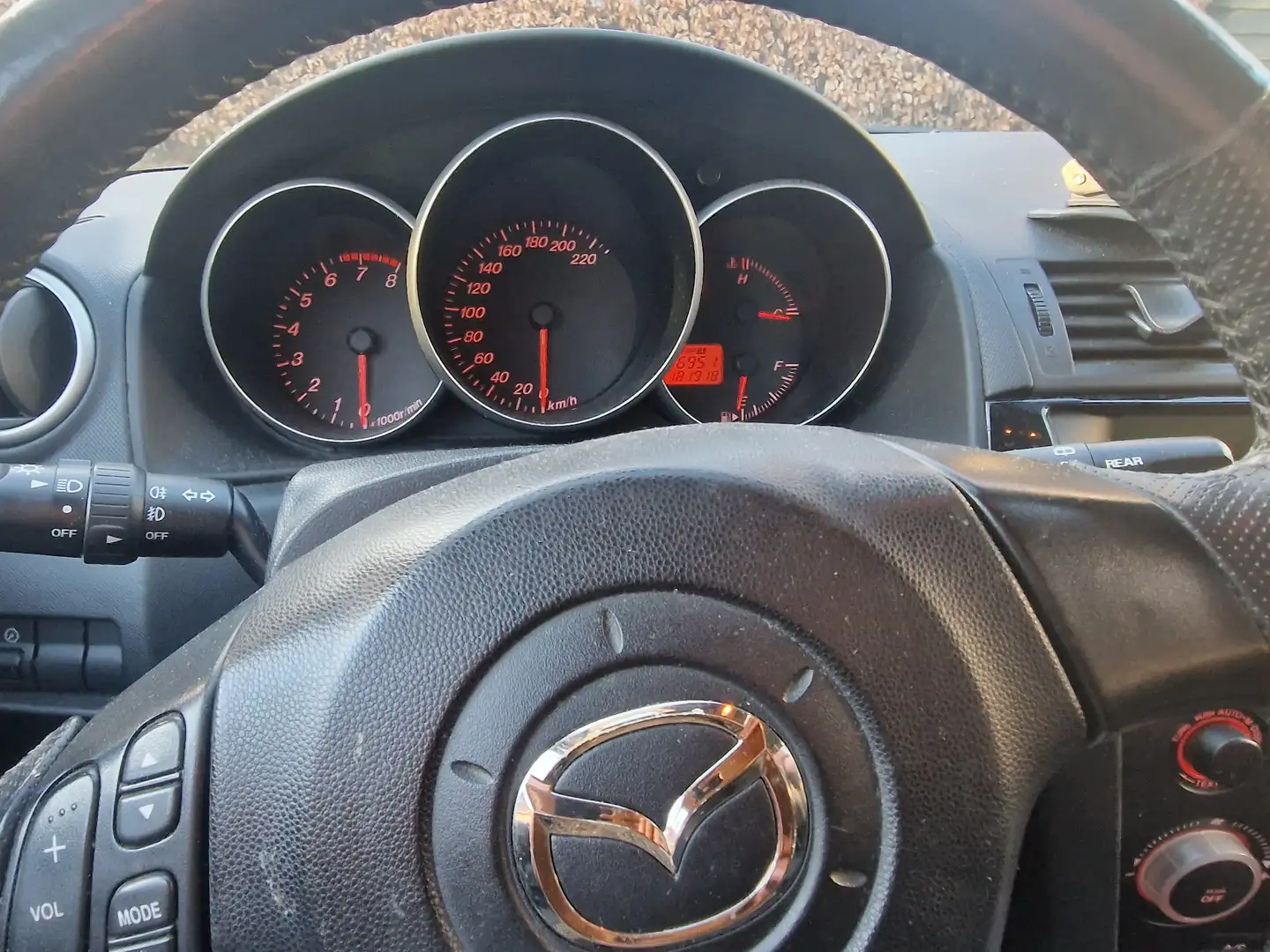 Mazda 3 1.6 Executive Šedá - 1