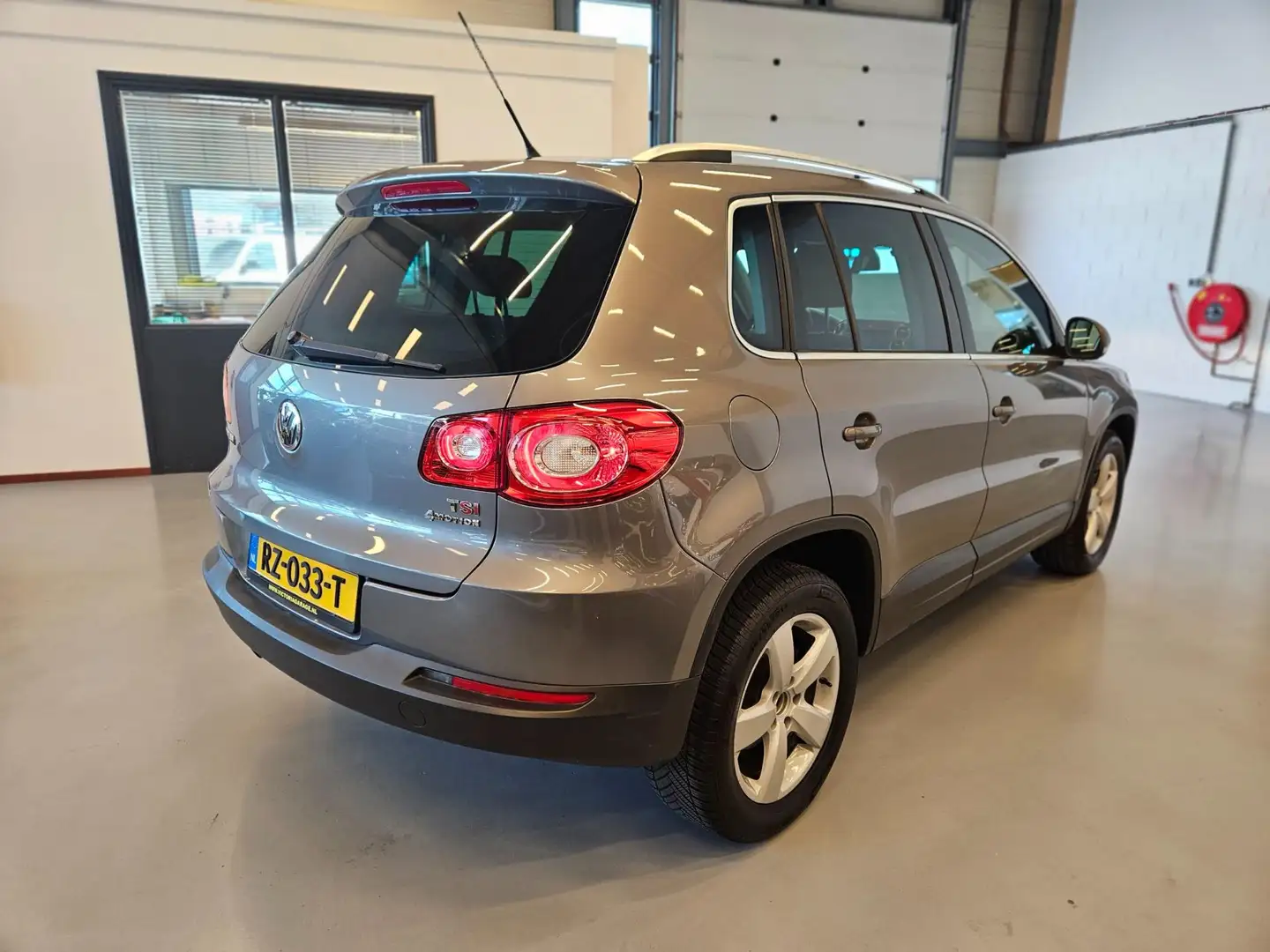 Volkswagen Tiguan 1.4 TSI Track&Field 4Motion Grau - 2