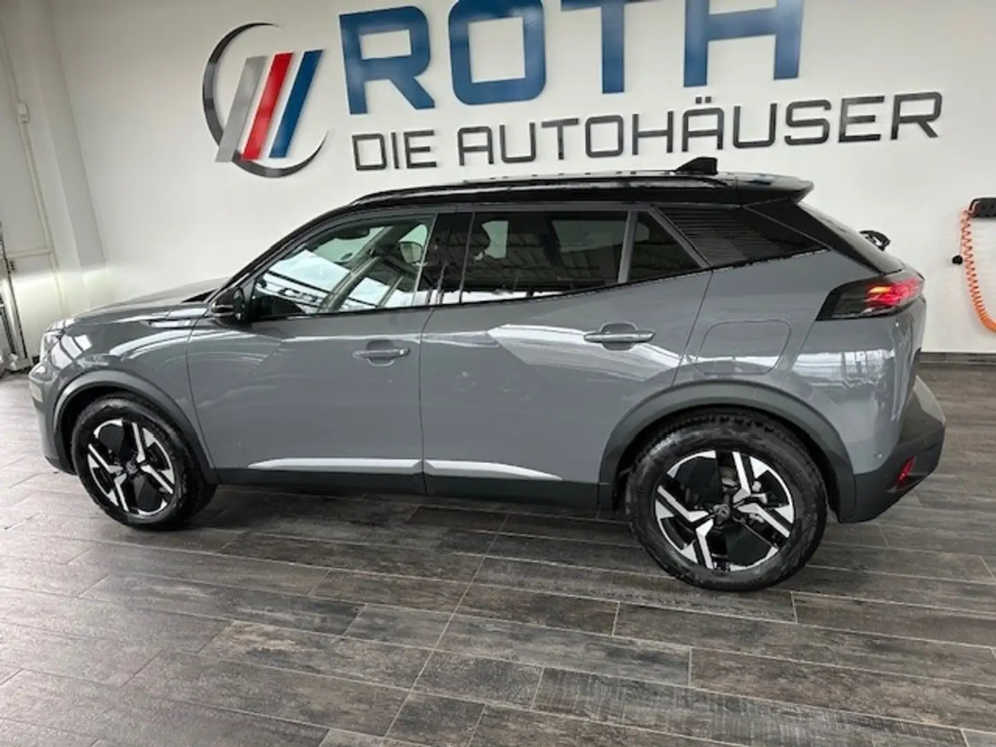 Peugeot 2008 GT 156 Navi Digitales Cockpit 360 Kamera Massagesi Grijs - 2