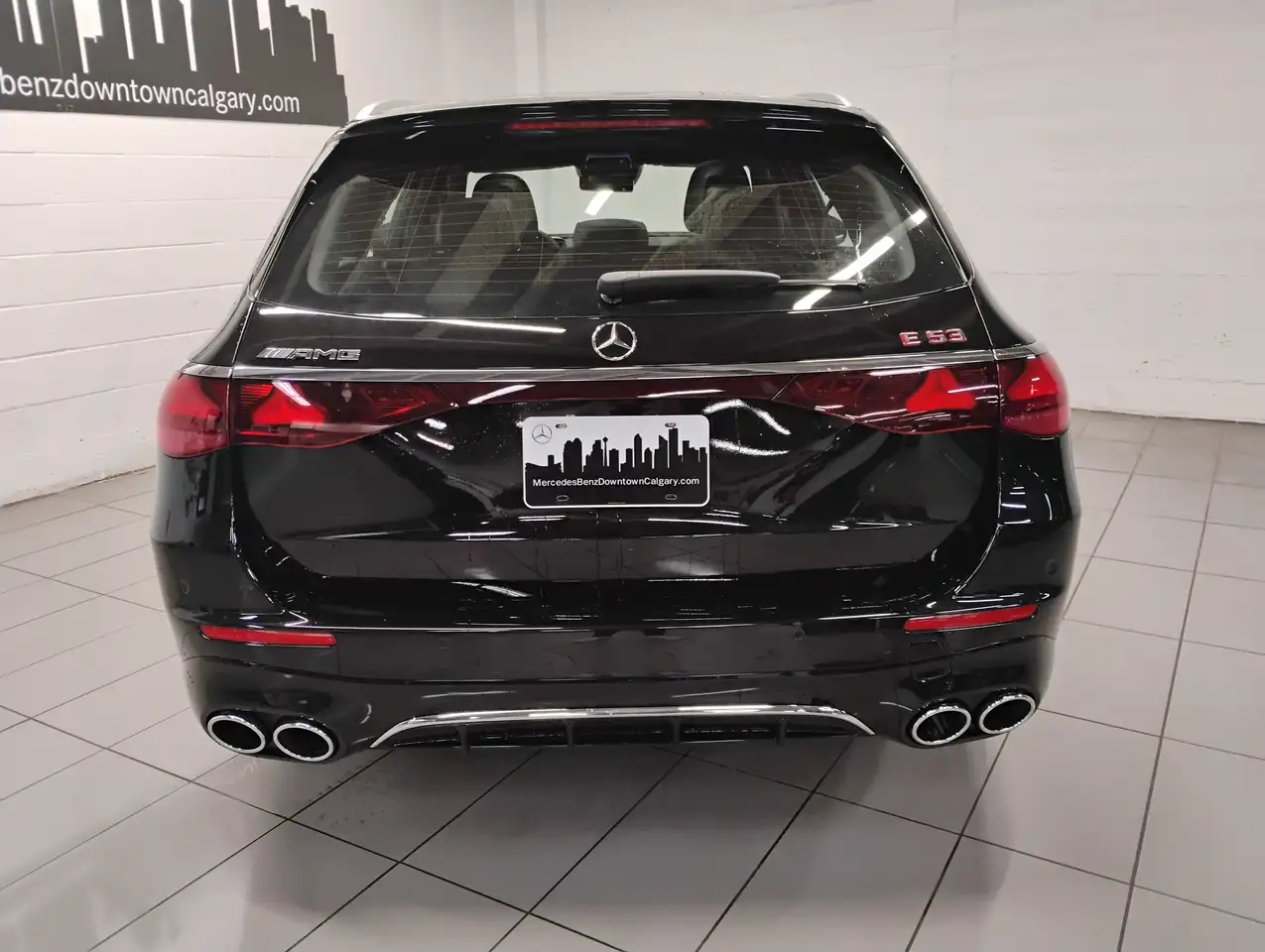Mercedes-Benz E-Class снимка Mercedes-Benz E-Class