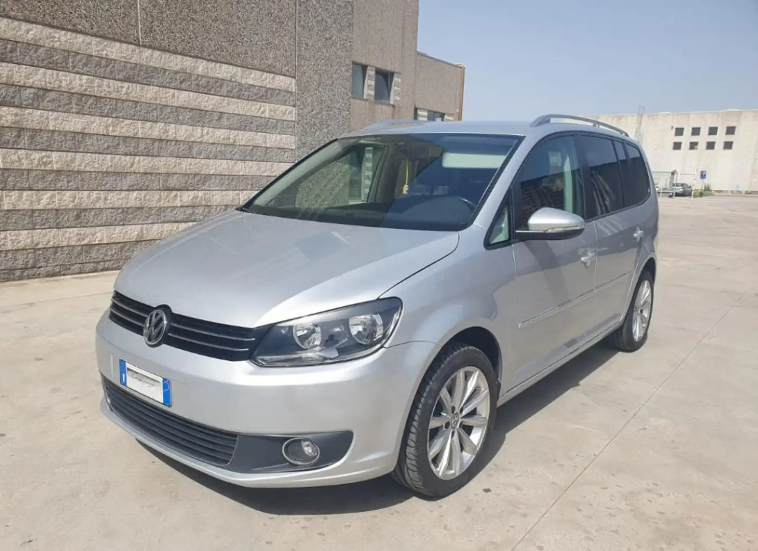 Volkswagen Touran 2.0 TDI 140CV DPF DSG Highline Grigio - 2
