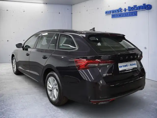 Skoda Octavia view 4
