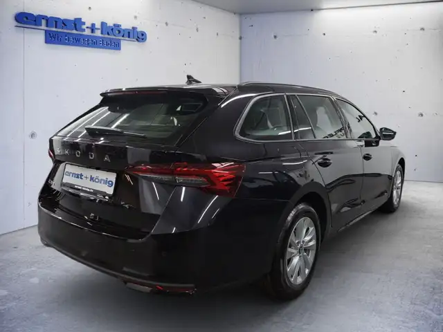 Skoda Octavia view 3