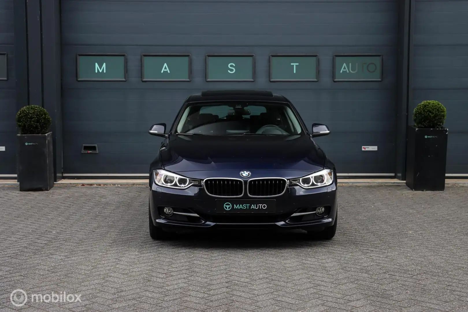 BMW 328 3-serie Touring 328i xDrive | HUD | Pano | Harman- Blauw - 2