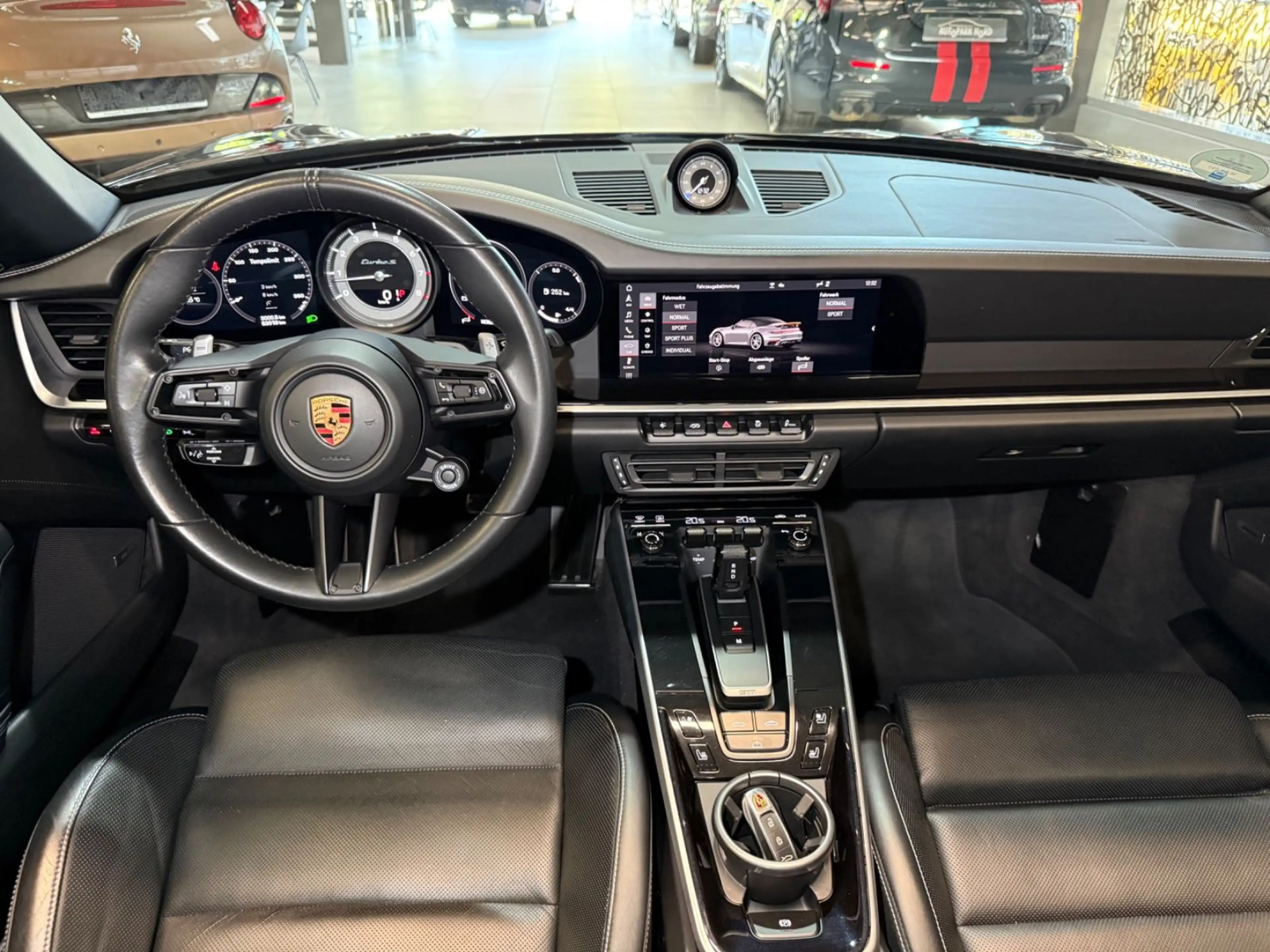 Porsche 911 Turbo S Cabriolet MATRIX~LIFT~KERAMIK~BOSE — photo 12
