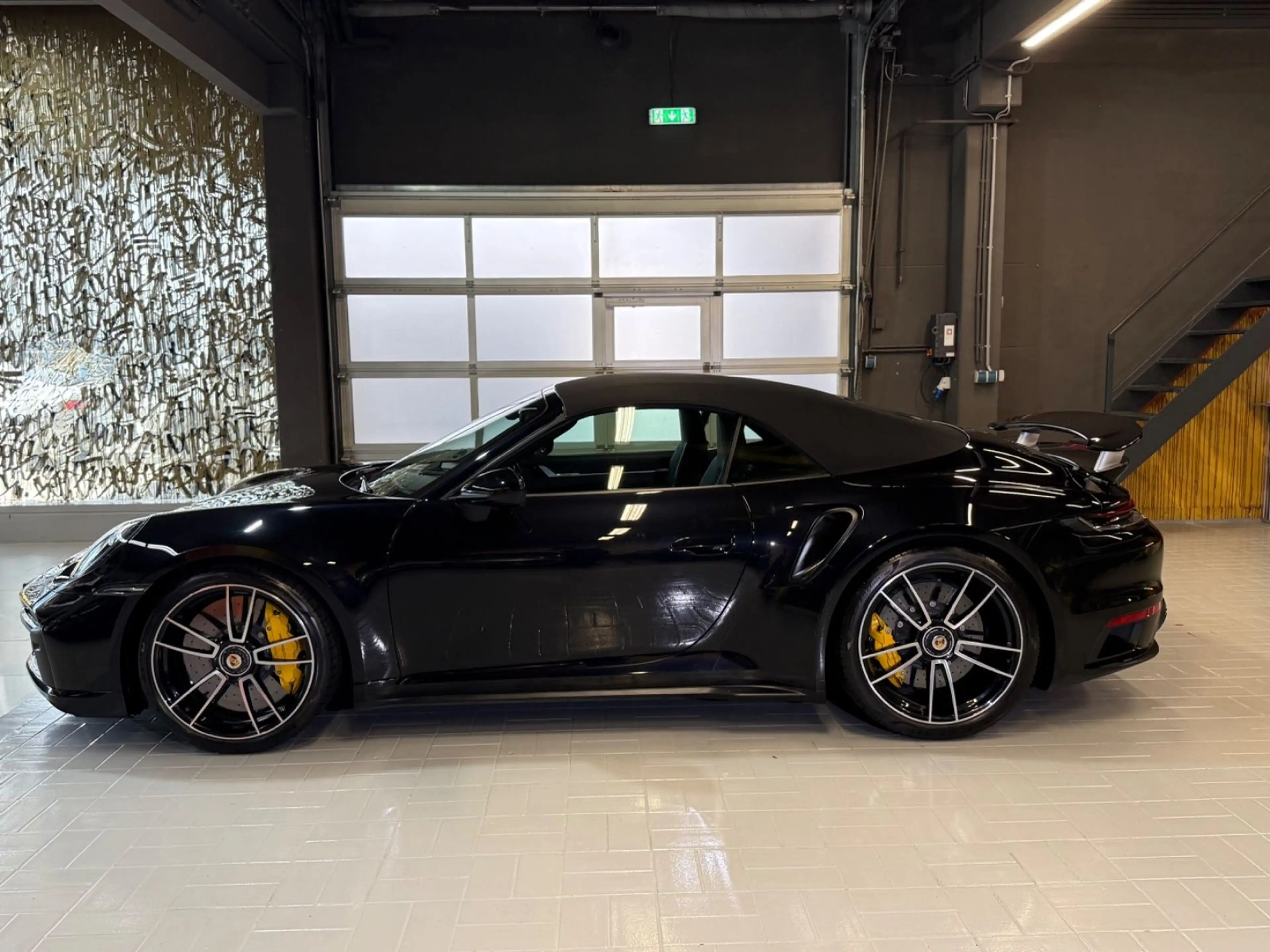 Porsche 911 Turbo S Cabriolet MATRIX~LIFT~KERAMIK~BOSE — photo 4